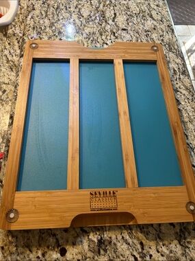 Seville Classics Easy-to-Clean Bamboo Cutting Board and 7 Color Coded Mats
